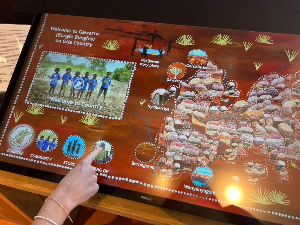 Jirraginy joo Goorrarndal - Frog and Brolga Interactive Display Panel at Purnululu National Park
